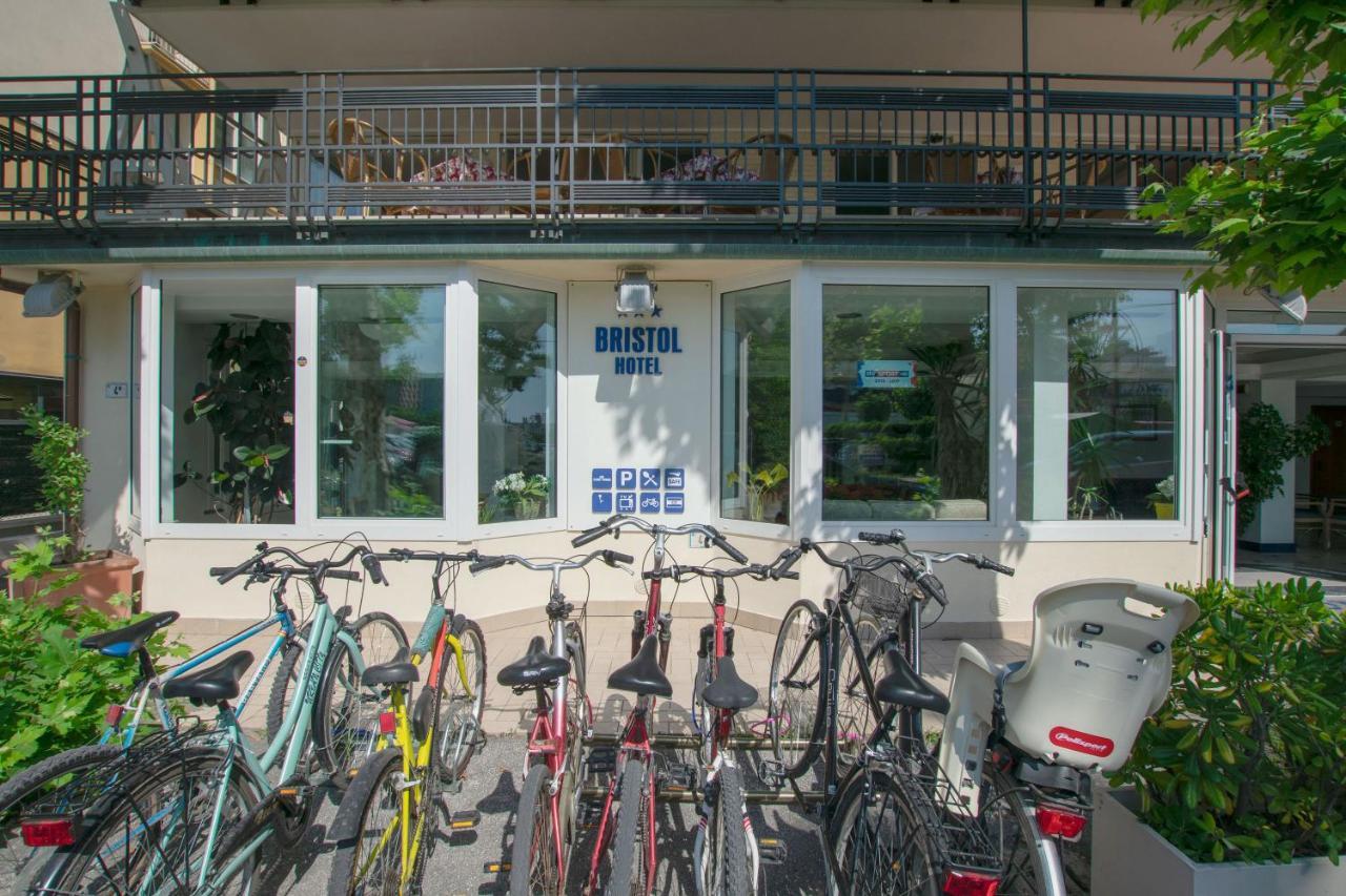 Hotel Bristol Misano Adriatico Esterno foto