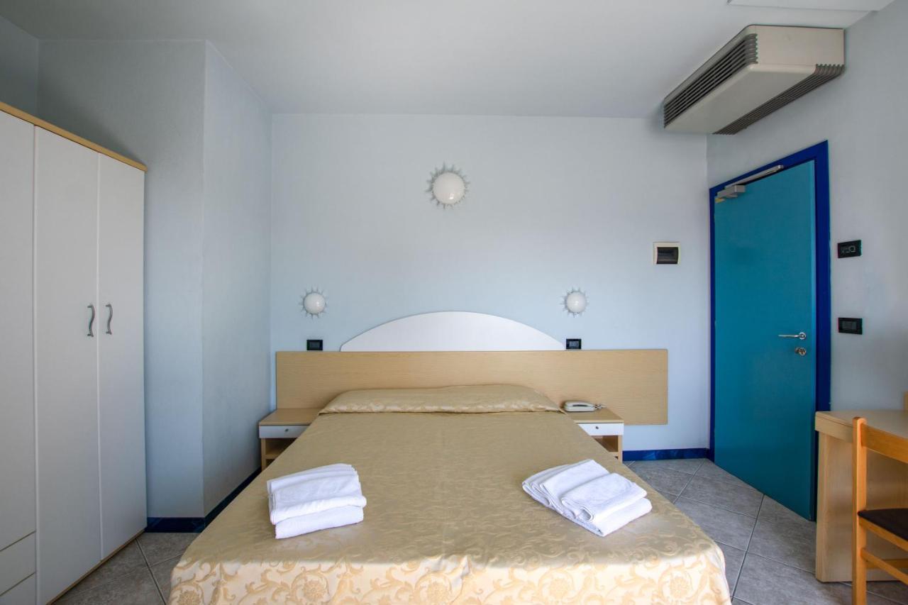 Hotel Bristol Misano Adriatico Esterno foto
