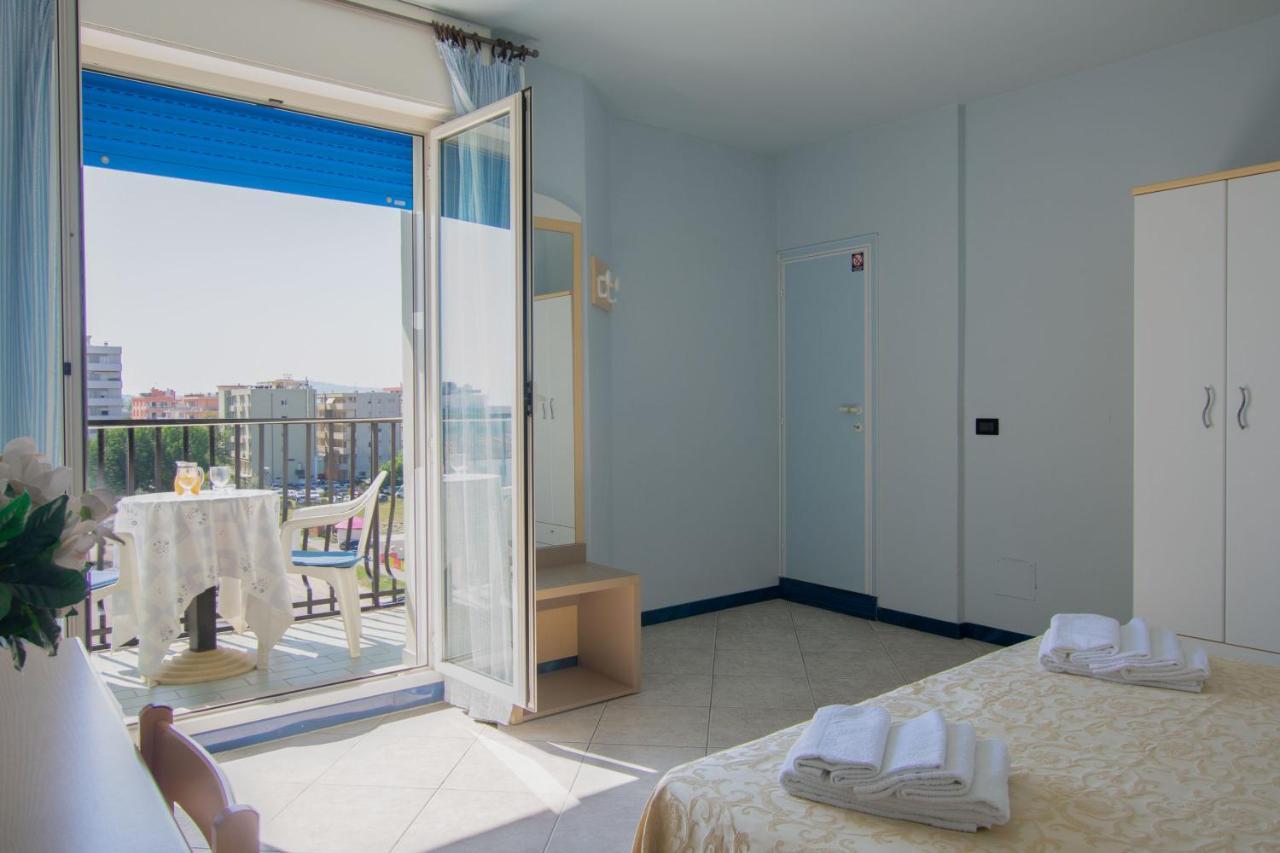 Hotel Bristol Misano Adriatico Esterno foto