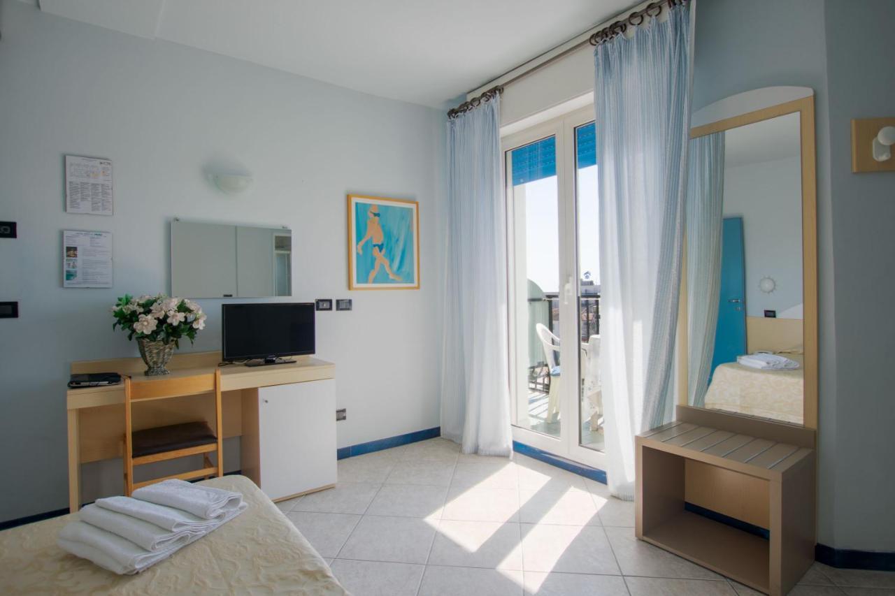 Hotel Bristol Misano Adriatico Esterno foto