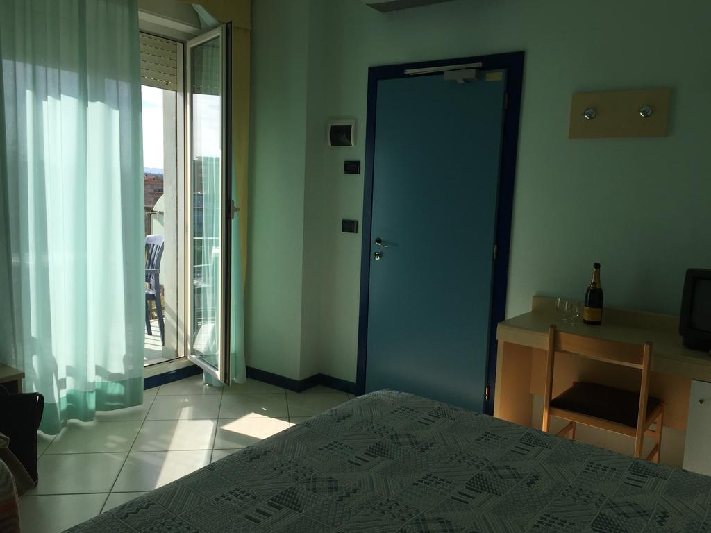 Hotel Bristol Misano Adriatico Camera foto