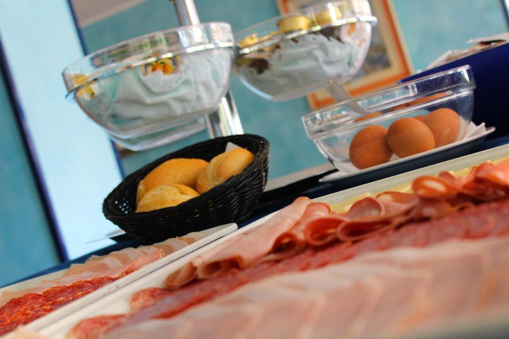 Hotel Bristol Misano Adriatico Esterno foto