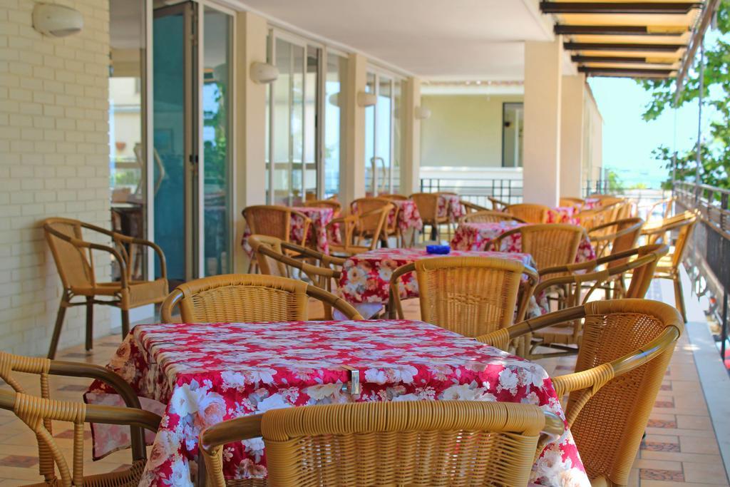 Hotel Bristol Misano Adriatico Esterno foto