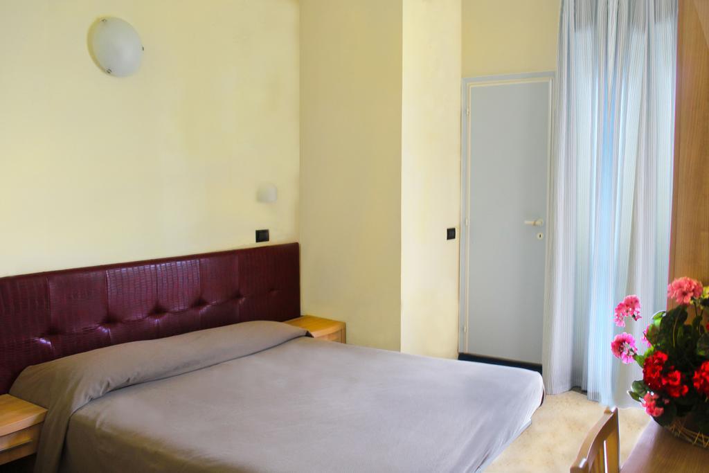 Hotel Bristol Misano Adriatico Esterno foto