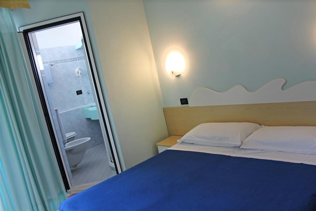 Hotel Bristol Misano Adriatico Esterno foto