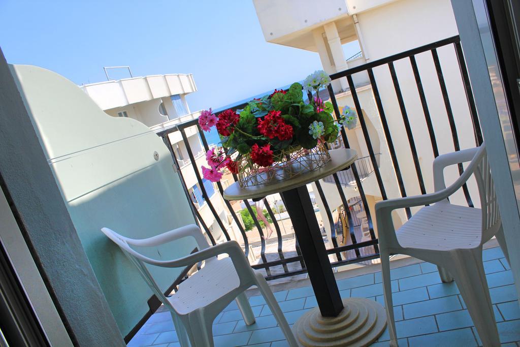 Hotel Bristol Misano Adriatico Esterno foto