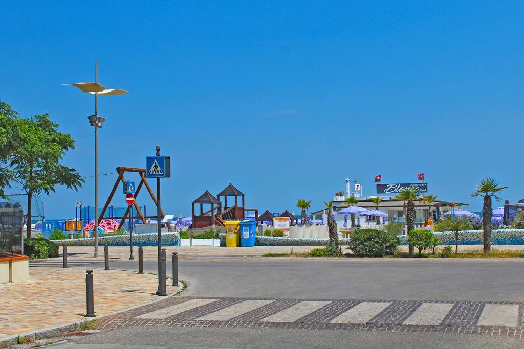 Hotel Bristol Misano Adriatico Esterno foto