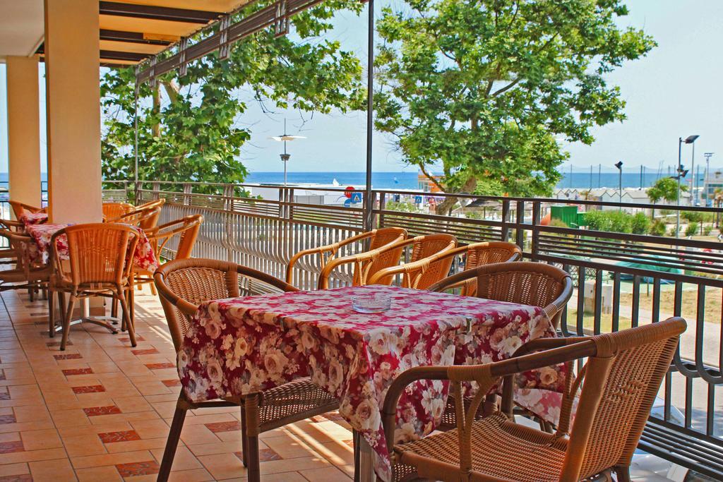 Hotel Bristol Misano Adriatico Esterno foto